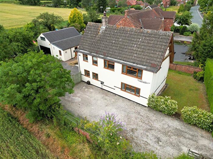3 Bedroom Detached House For Sale In Main Street, Asselby, DN14