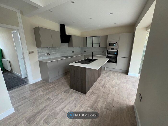 3 Bedroom Semi-Detached House To Rent In Crosland Road, Oakes, Huddersfield, HD3