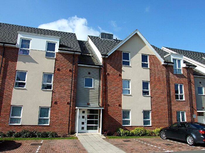 2 Bedroom Apartment For Sale In Harrow Close, Addlestone, KT15