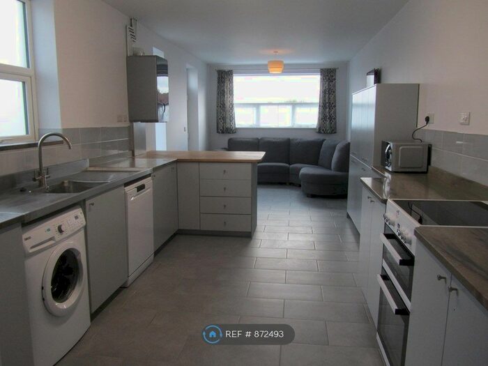 6 Bedroom Terraced House To Rent In Wellington Hill, Bristol, BS7