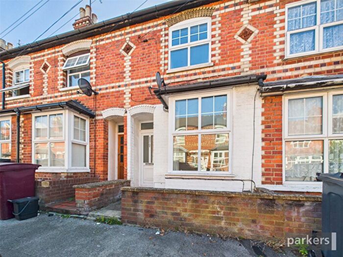 2 Bedroom Terraced House For Sale In Wykeham Road, Reading, Berkshire, RG6