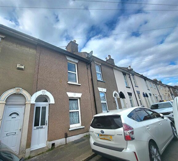 3 Bedroom Terraced House To Rent In Bryant Road, Strood, Rochester, ME2