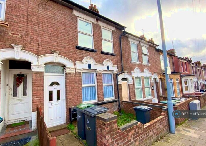4 Bedroom Terraced House To Rent In Ridgway Road, Luton, LU2