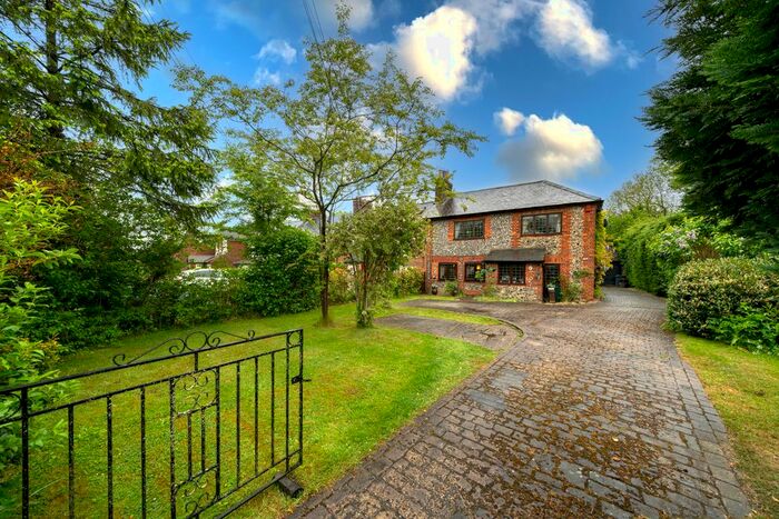 3 Bedroom Property For Sale In Chalkshire Road, Butlers Cross, Aylesbury, HP17