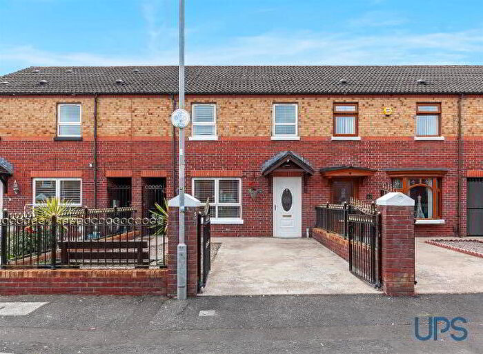 3 Bedroom TownHouse For Sale In Beechmount Pass, Belfast, BT12