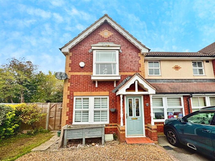 3 Bedroom Semi-Detached House For Sale In St. Lawrence Park, Chepstow, NP16