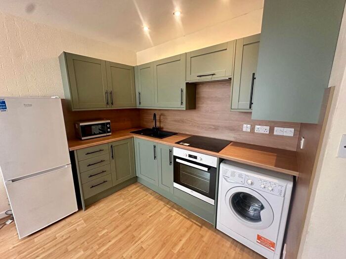 2 Bedroom Flat To Rent In Attic Floor Left, Urquhart Road, Aberdeen, AB24