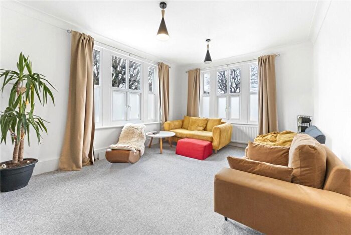2 Bedroom Flat For Sale In Raglan Road, Walthamstow, London, E17