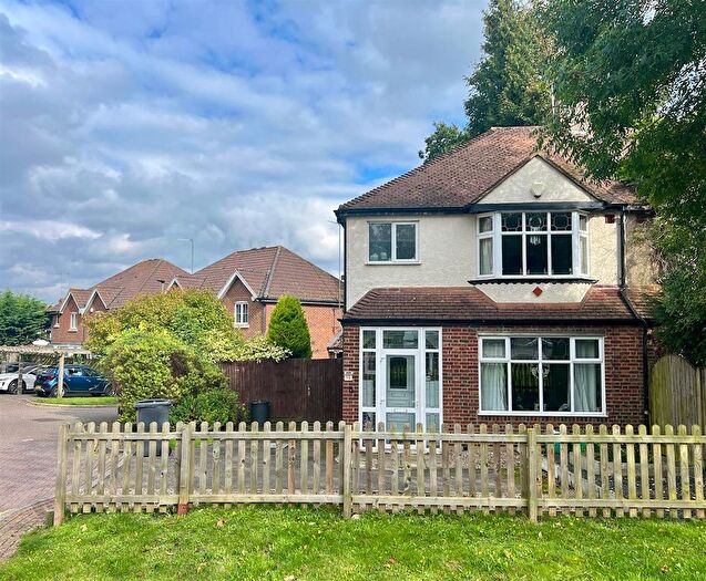 3 Bedroom Semi-Detached House For Sale In Vinson Close, Orpington, BR6