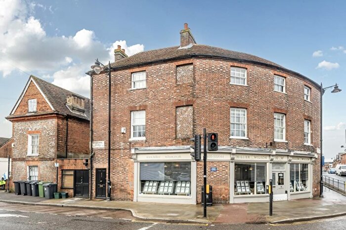 2 Bedroom Flat For Sale In Newbury, Berkshire, RG14