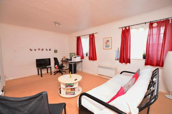 Studio To Rent In Upton Court Road, Slough, SL3