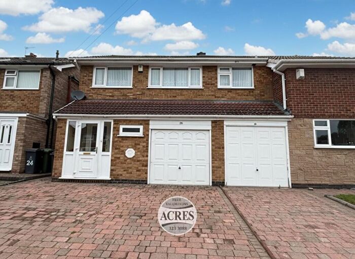3 Bedroom Semi-Detached House For Sale In Lilac Avenue, Streetly, B74