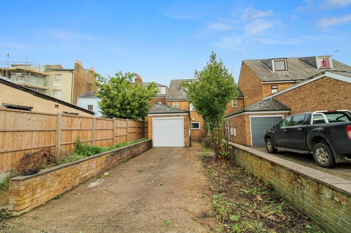 4 Bedroom Semi-Detached House To Rent In South Hill Road, Gravesend, Kent DA12