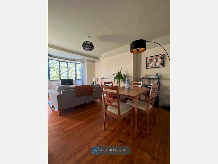 2 Bedroom Flat To Rent In Hilldown Court, London, SW16