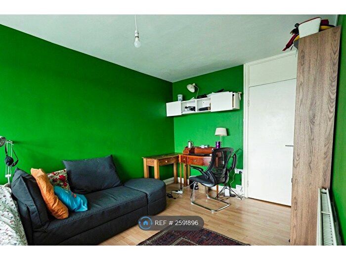 Studio To Rent In Burnham Tower, London, NW3