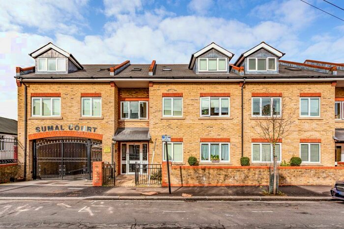 2 Bedroom Flat To Rent In London, E11