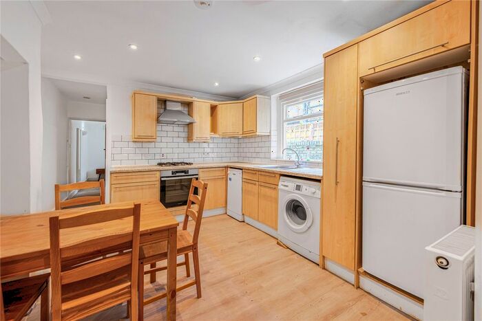 2 Bedroom Flat To Rent In Tennyson Street, London, SW8