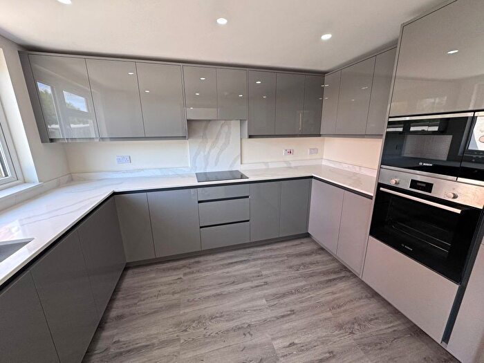 3 Bedroom Semi-Detached House To Rent In Croydon Road, Croydon., CR0