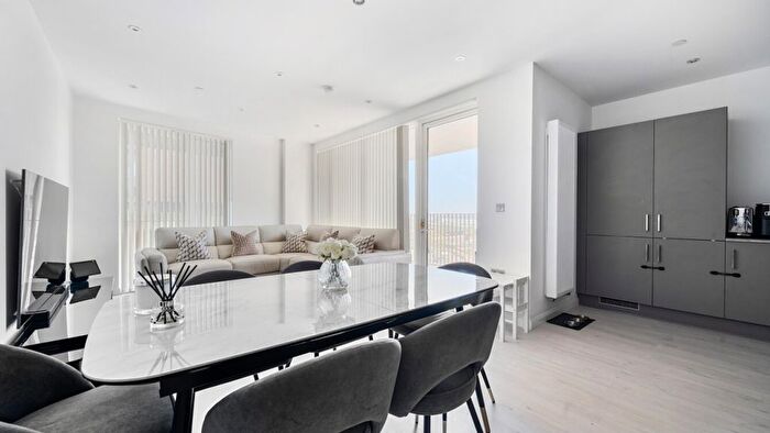 3 Bedroom Flat For Sale In Kings Hill, Barking, IG11