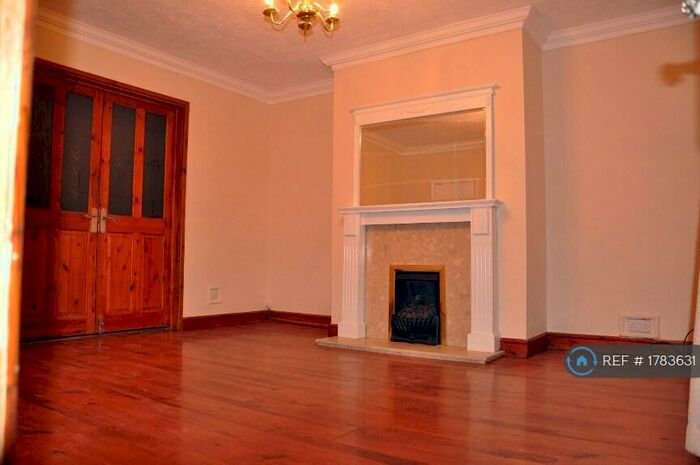 3 Bedroom Terraced House To Rent In Hunshelf Road, Sheffield, S35