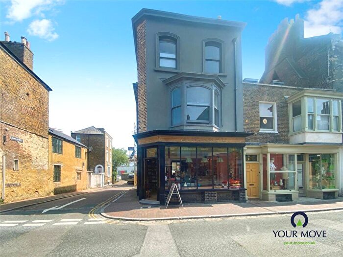 2 Bedroom Flat To Rent In Addington Street, Ramsgate, Kent, CT11