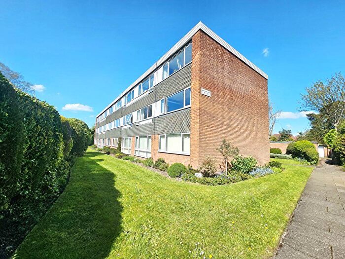 2 Bedroom Flat For Sale In Moorfield Drive, Sutton Coldfield, B73
