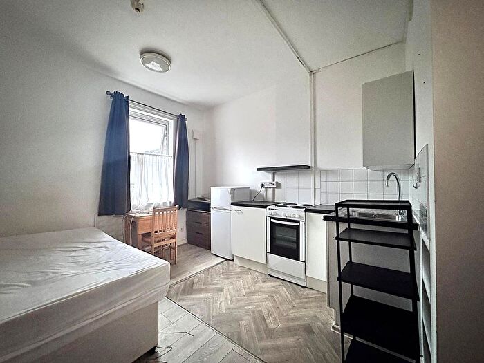 Studio To Rent In Studio Flat, Cyprus Road, N3