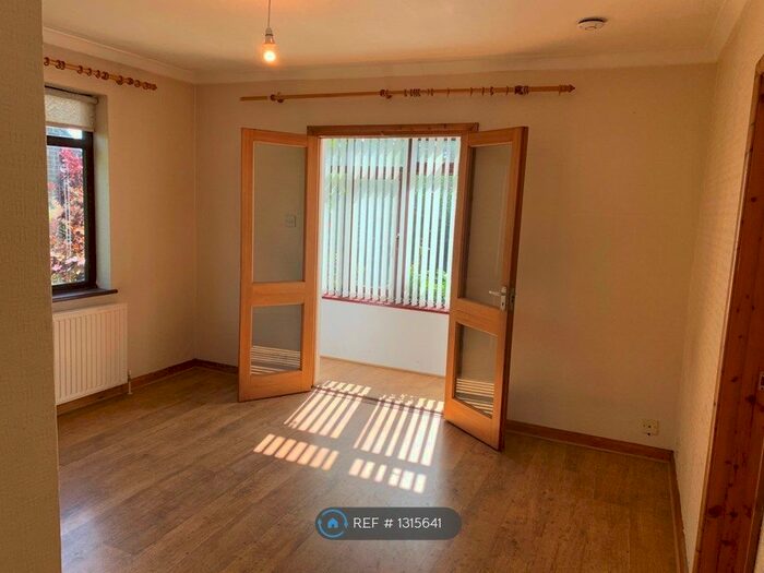 3 Bedroom Bungalow To Rent In Mahlon Avenue, South Ruislip HA4