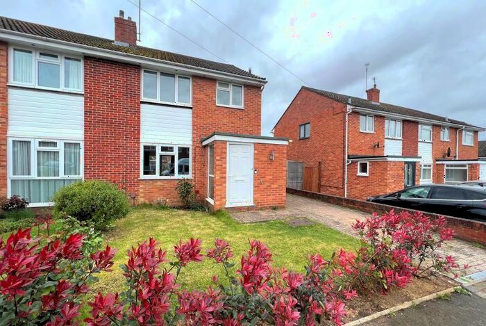 3 Bedroom Semi-Detached House To Rent In Rowtown, Addlestone, KT15