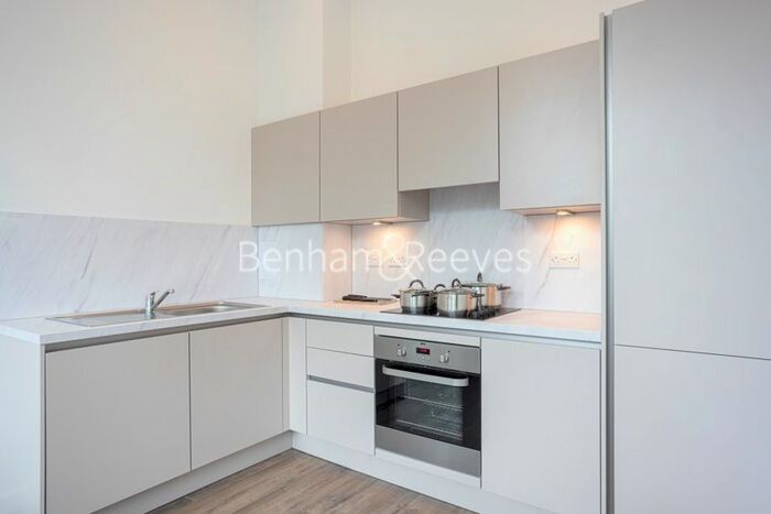 1 Bedroom Flat To Rent In Carnation Gardens, Hayes, UB3