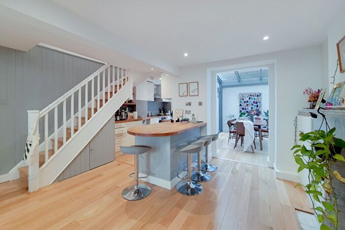 2 Bedroom Flat To Rent In Chalcot Road, Primrose Hill, London, NW1