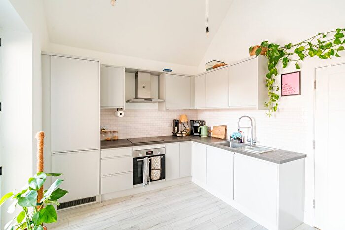 1 Bedroom Flat For Sale In Lombard Place, Brook Hill, Southville, Bristol, BS3