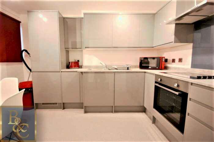 2 Bedroom Apartment To Rent In Doric Way, London, NW1