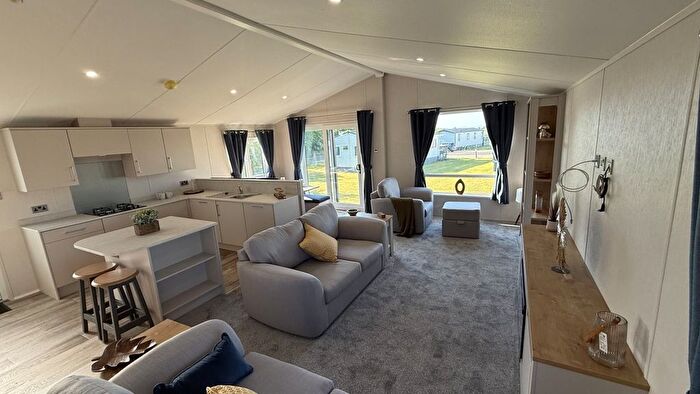2 Bedroom Mobile/park Home For Sale In Holms Farm Road, Dalrymple, Ayr, KA6