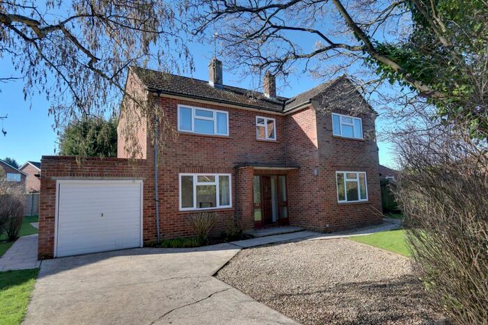3 Bedroom Detached House For Sale In Northfield Road, Sherfield-On-Loddon, RG27