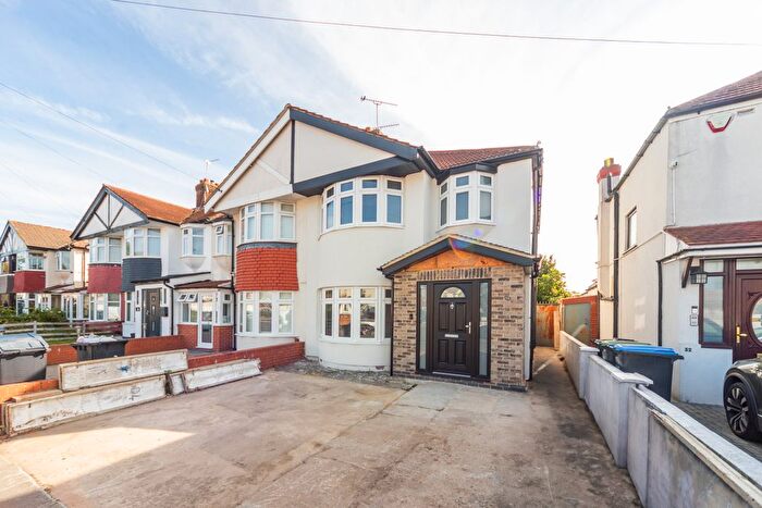 3 Bedroom End Of Terrace House To Rent In Beckenham Gardens, Edmonton, N9