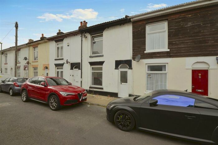 3 Bedroom Terraced House To Rent In Victoria Street, Gosport, Hampshire, PO12