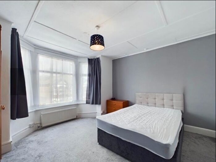 4 Bedroom Semi Detached House To Rent In Newcombe Road, Southampton, SO15