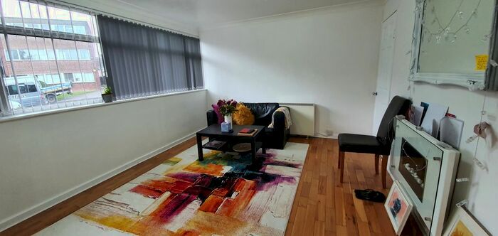 2 Bedroom Flat To Rent In Balmoral Close, Coventry, CV2