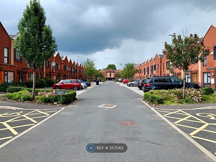 3 Bedroom Semi-Detached House To Rent In Amersham Park Road, Salford, M6