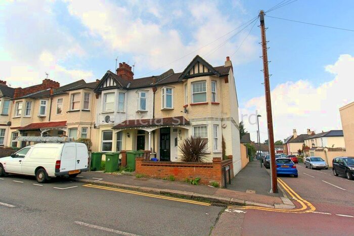 2 Bedroom Maisonette To Rent In Carshalton Grove, Sutton, SM1