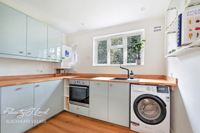 2 Bedroom Flat For Sale In The Glebe, London, SE3