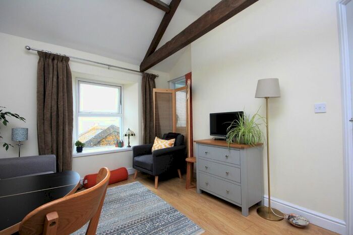 2 Bedroom Flat To Rent In Fortuneswell, Portland, DT5