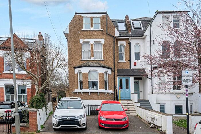2 Bedroom Flat For Sale In Culverden Road, Balham, London, SW12