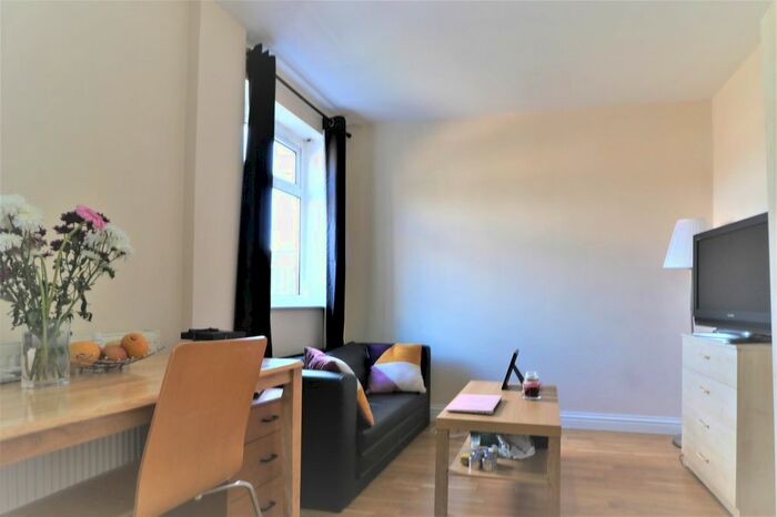 2 Bedroom Flat To Rent In A Kentish Town Road, Kentish Town, Camden, London, NW5