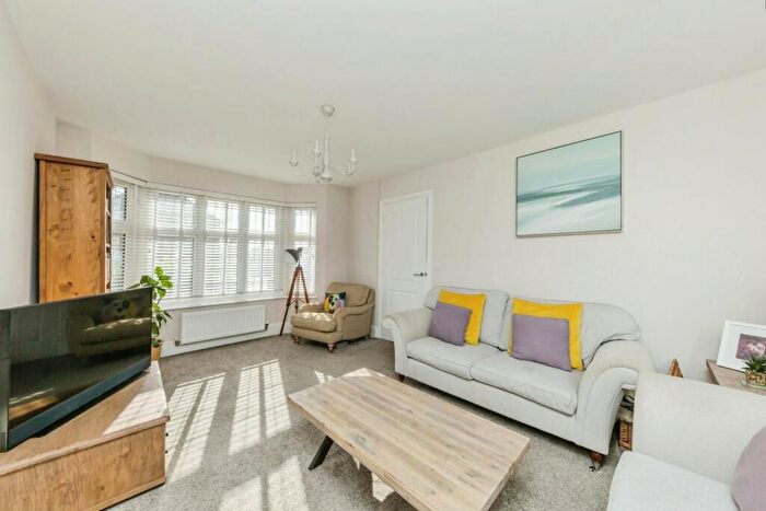 3 Bedroom Semi-detached House To Rent In Halliford Road, Sunbury-On-Thames, TW16