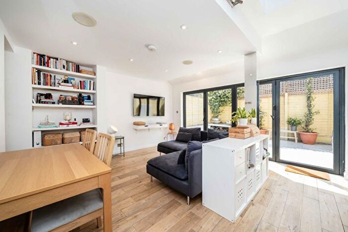 2 Bedroom Flat To Rent In Archel Road, London, W14