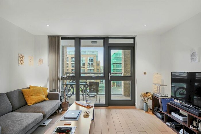 1 Bedroom Flat To Rent In Canalside Square, Angel, N1