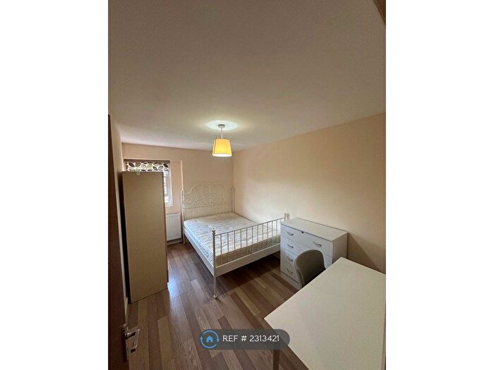 3 Bedroom Flat To Rent In Newington Green, London, N16