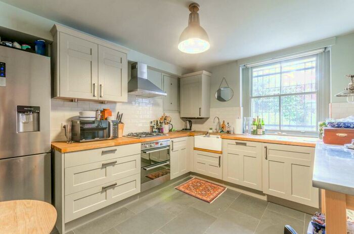 1 Bedroom Maisonette To Rent In Elmore Street, Islington, London, N1